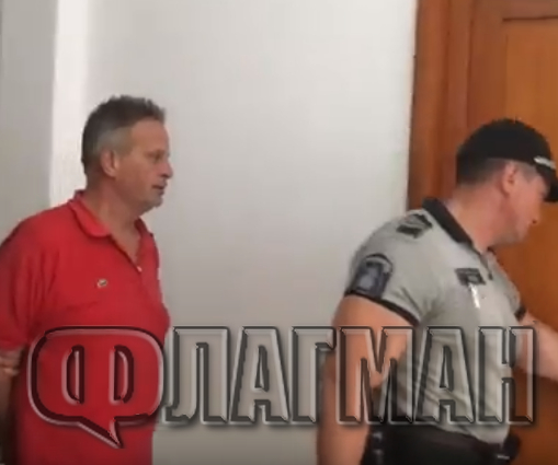 Див екшън в съда в Бургас: Дилърът Мардата подивя - иска да му снимат за*ника (ВИДЕО)