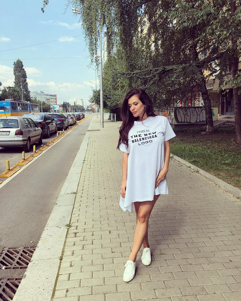 Бременната Преслава изпадна в дива паника! Застрашава както нейния живот, така и този на бебето с нещата, които прави (СНИМКИ)