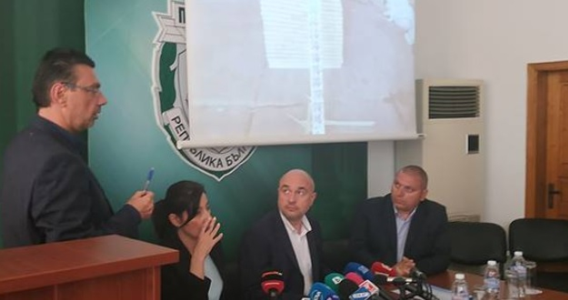 Голям удар на Митниците в Бургас! Кораб от Русия се оказа натъпкан с контрабанда за хиляди левове (СНИМКИ)