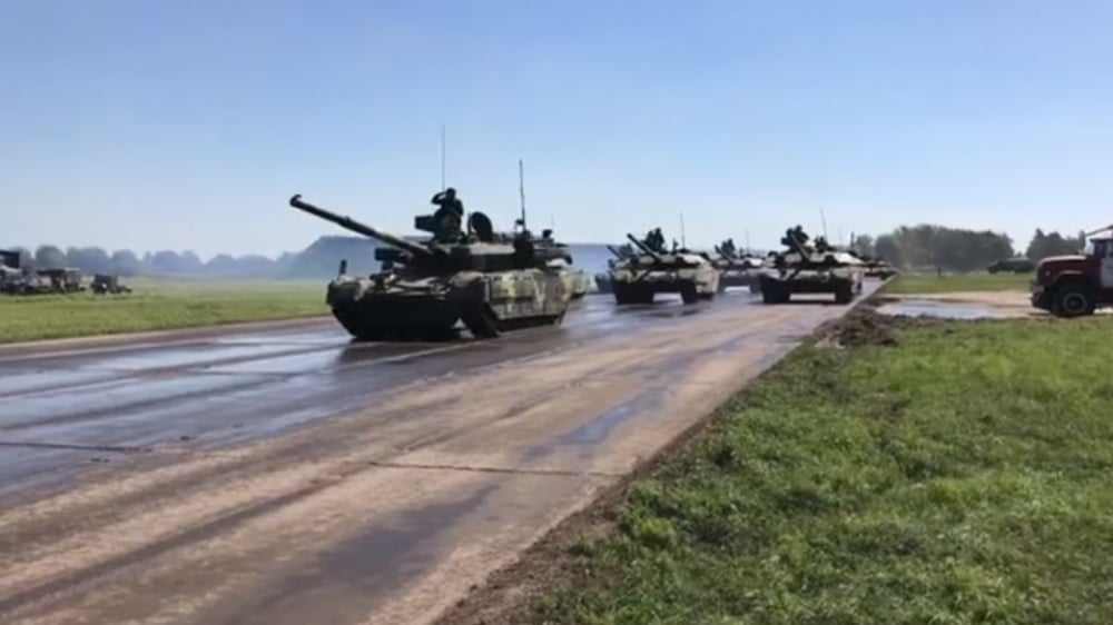 Стига показност: Украинците осмяха видеото от репетицията на военния парад за Деня на независимостта (ВИДЕО) 
