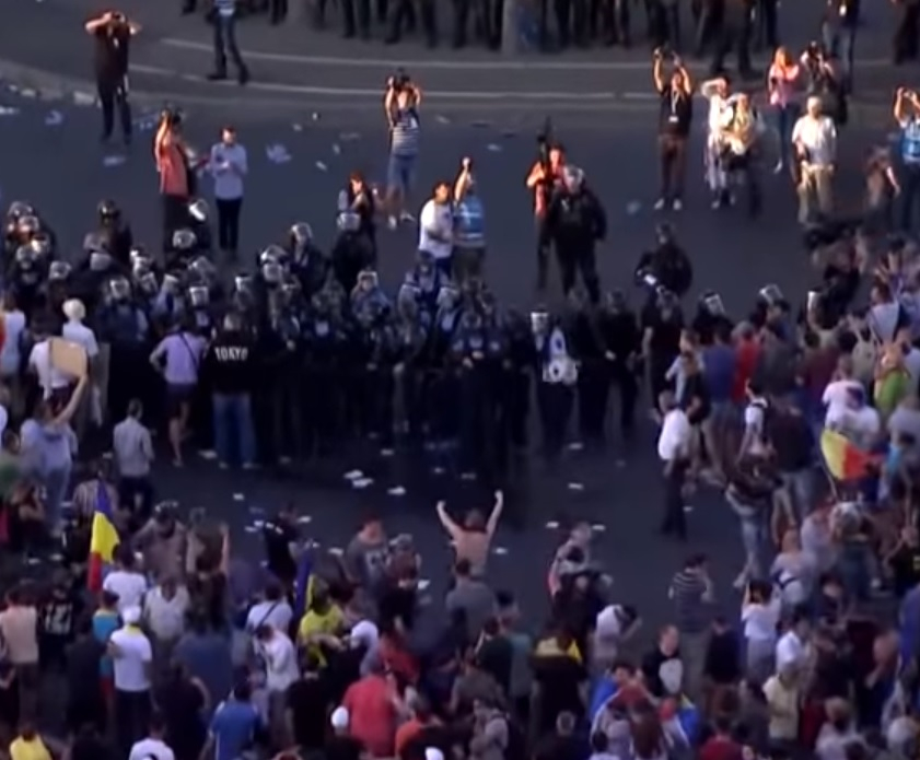 440 души са пострадали по време на протестите в Букурещ (ВИДЕО)