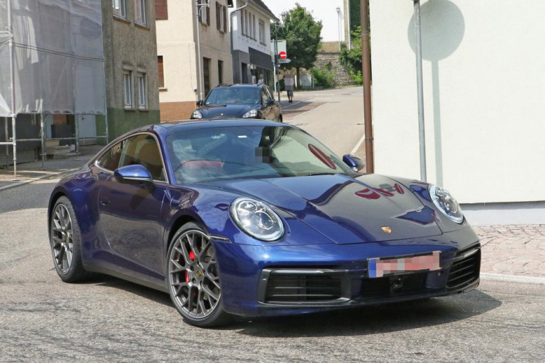 Свежи шпионски СНИМКИ на най-новото Porsche 911