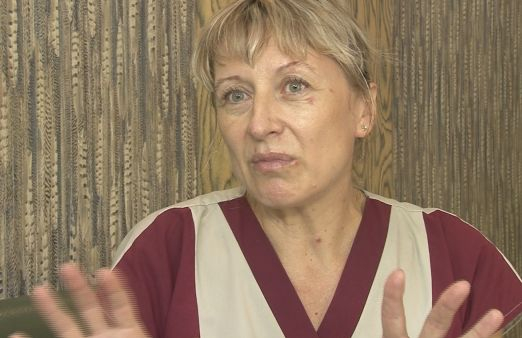 Камериерката, пребита от подивял австрийски турист на Златните, разкри подробности за кошмарния инцидент