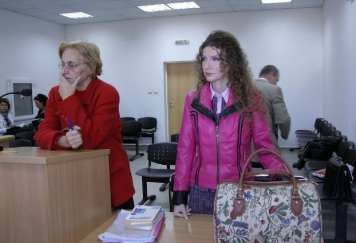 Взеха дома на девствената поетеса заради дългове 