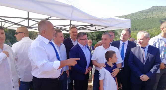 Борисов за АМ "Хемус": Строителите са готови, тръгваме и в двете посоки, за година и 2-3 месеца приключваме с този участък (СНИМКИ)