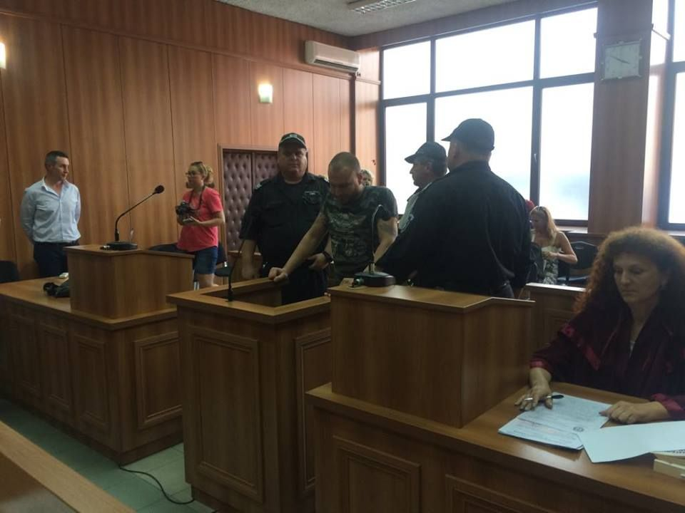 Драма: В деня на арестуването на ченгето, което прекарваше бежанци, баща му починал