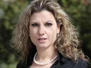 Миролюба Бенатова ридае горчиво, че попаднала в капана на безочлива престъпна схема, която я изкара извън кожата й!