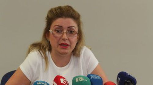 Стана ясно какво пише в оставката, която шефката на Агенцията по вписванията хвърли на Цецка Цачева