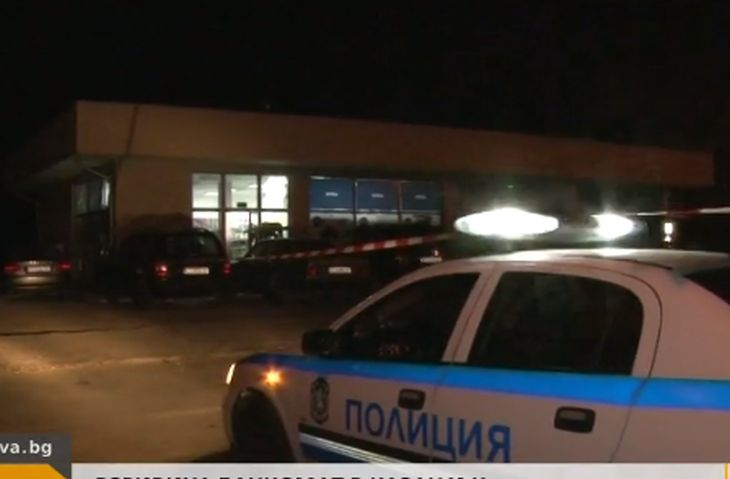 Извънредно! Бандити взривиха банкомат в Казанлък, полицаи обградиха града! (ВИДЕО)