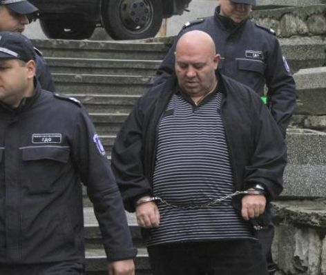 Страховит бандит от „Килърите“ иска на свобода