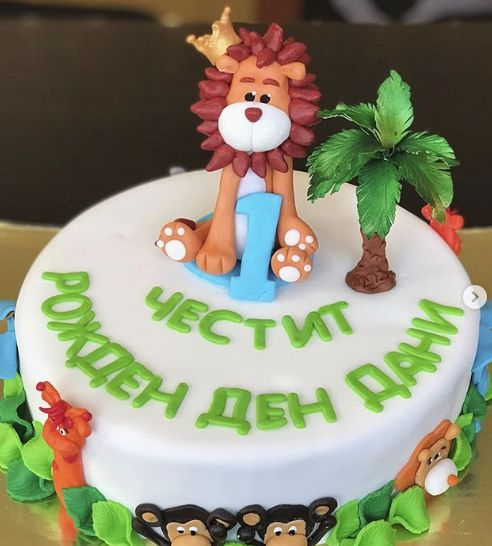 Нели Петкова умили Инстаграм с първи СНИМКИ на сина си Дани