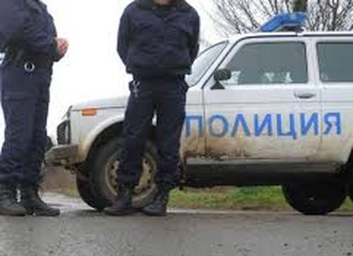 Жандармеристи и полицаи обсадиха Световрачане, забелязани са съмнителни хора