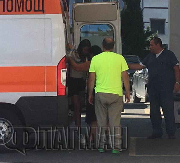 Зловещи СНИМКИ (18+) от кървавата баня край гробището на Поморие! Жена крещи от ужас, ранените се увеличават, а може да има и жертви
