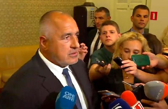 Показаха подписка на премиера в парламента, която може да спаси главата на Любомир Методиев, който удари журналистка! (СНИМКИ/ВИДЕО)