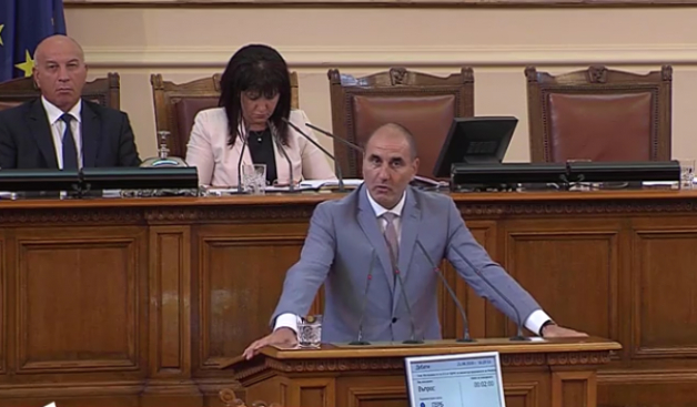 Цветанов разбуни страстите: Дали проблемът с Търговския регистър не е умишлен саботаж?