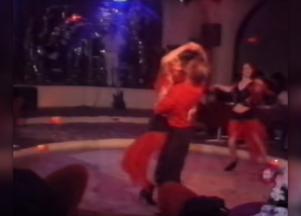 Непоказвано ВИДЕО от 1988 г. взриви мрежата! Нощен бар, стриптийз, коктейли и бургаски небостъргач - другото лице на соца