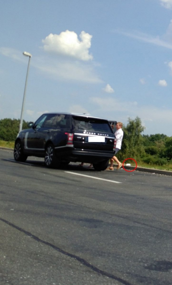 Изловиха бременната щерка на Виктор Орбан да върши голяма простотия на бензиностанция в Хърватия (СНИМКИ)