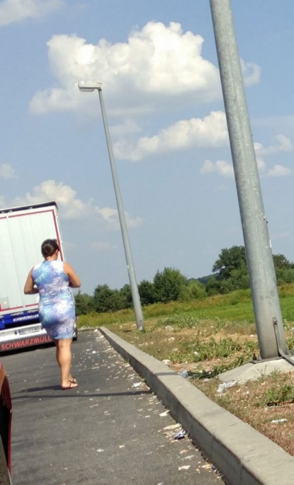 Изловиха бременната щерка на Виктор Орбан да върши голяма простотия на бензиностанция в Хърватия (СНИМКИ)