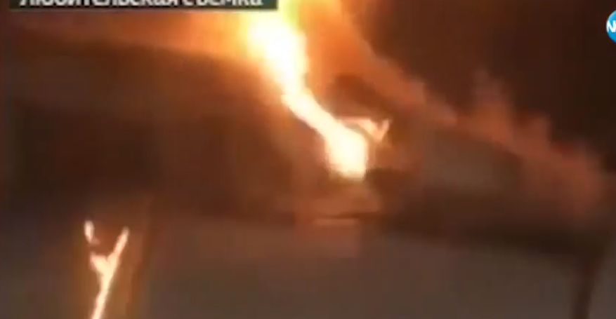 Зловещи СНИМКИ и ВИДЕО! Двигателят на самолет с 204 души на борда се запали