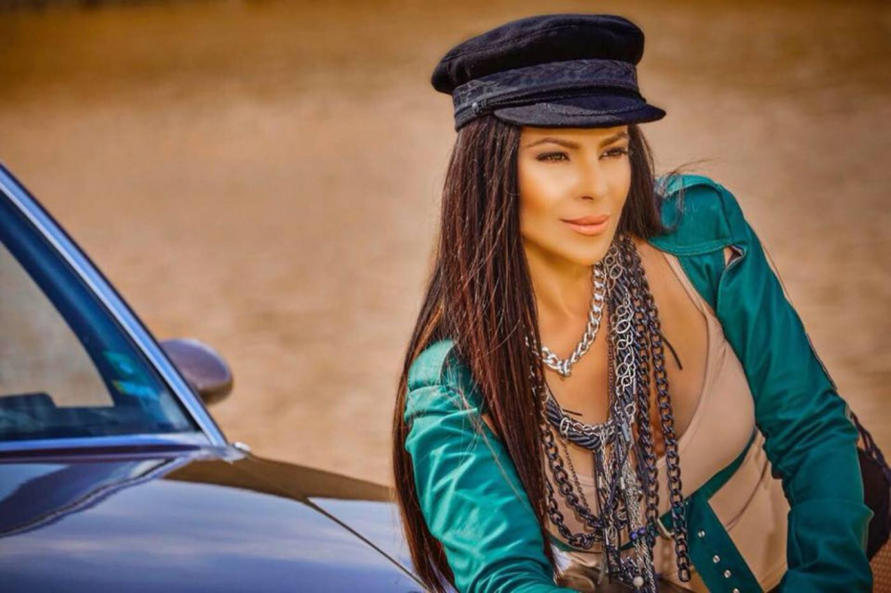 Гореща звезда от зората на фолка реши да лее мъдрости