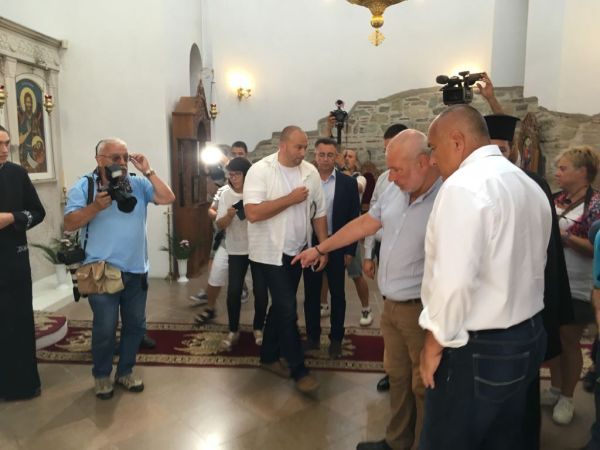 Борисов инспектира средновековен манастирски комплекс в Кърджали, получи уникален подарък (СНИМКИ)