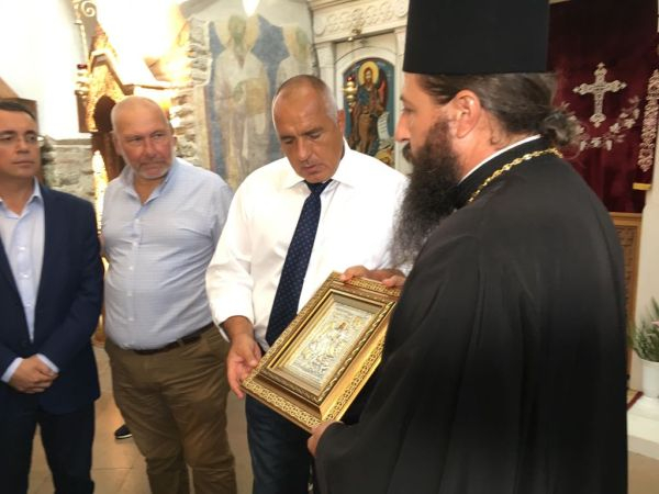 Борисов инспектира средновековен манастирски комплекс в Кърджали, получи уникален подарък (СНИМКИ)