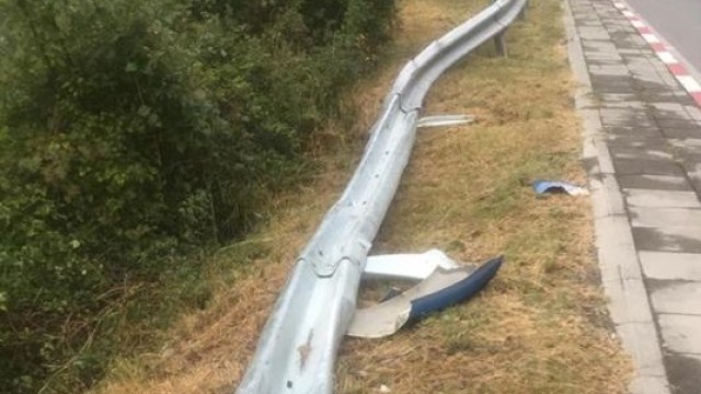 Оглед показа фрапиращи неща в района на катастрофата, мантинелата е като вафлена коричка