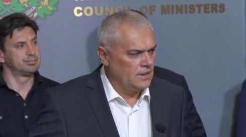 Министър Радев издаде кой има вина за потулването на катастрофата с бащата на президента