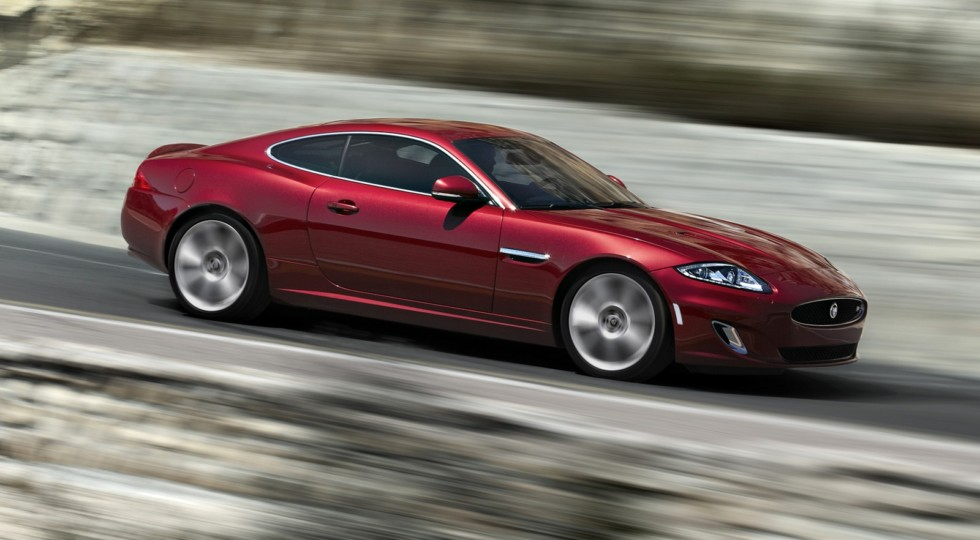 Върви като аристократ, реве като хулиган: Какво е да си собственик на Jaguar XKR X150 