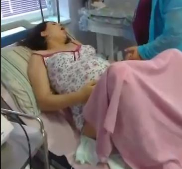 Сензация в мрежата: Грузинка роди, пеейки „O sole mio”, докато бебето не се показа (ВИДЕО)