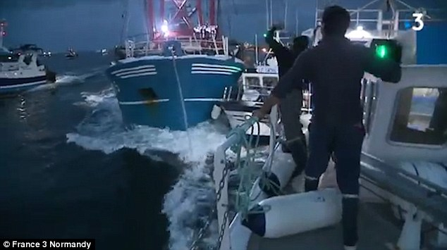 Морска война между Англия и Франция пламна в Ла Манша (СНИМКИ/ВИДЕО)