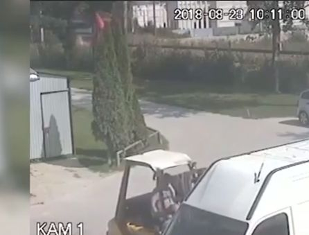 Шок и ужас! Инструктор заряза 18-годишна кандидат-шофьорка секунди преди да я смаже влак, после я остави да умре (ВИДЕО)