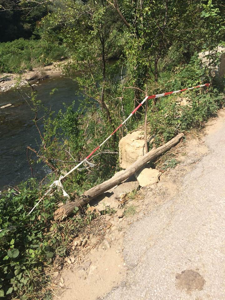 Само в БЛИЦ! Страшно, опасно, зловещо! Това е път 308 между две български села!