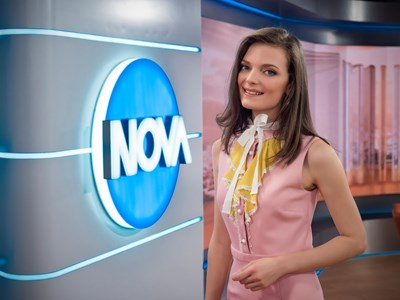 Издънка: Сексапилна синоптичка на Нова тв цъфна в ефир с шокираща визия (СНИМКИ)