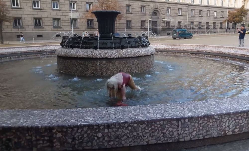 Само в БЛИЦ! Такова чудо не беше изплувало от шадравана на президентството (ВИДЕО)