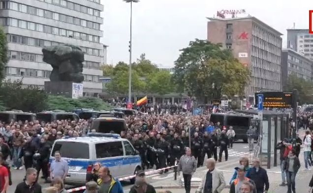 300 арестувани на протеста в Кемниц срещу безчинствата на бежанците (СНИМКИ/ВИДЕО)