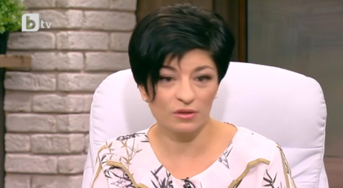 Десислава Атанасова скастри Стойнев: Дементна или просто шизофренична е БСП?