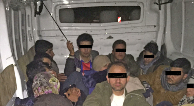 Спипаха тумба мургави бежанци край София