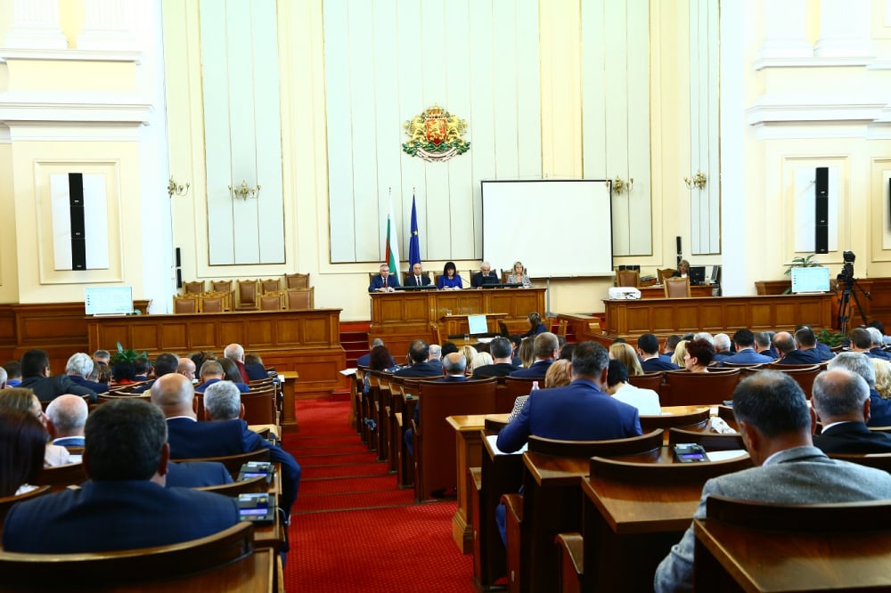 Съдбата на бая народ ще се решава днес в парламента