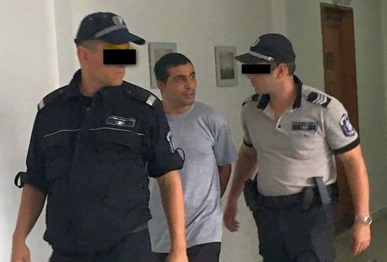 Невръстни дечица спасиха от ареста 27-годишния Христо, закопчан при полицейска блокада след бясна гонка (СНИМКА)