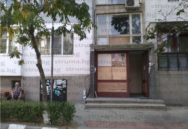 Тийнейджъри държат в плен цял квартал, държат се нагло и трошат наред 