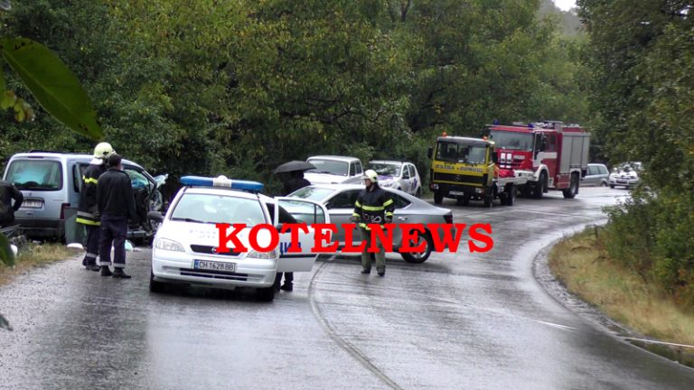 Зверска катастрофа край Котел! Режат ламарини, за да извадят тежко пострадали съпрузи (СНИМКИ/ВИДЕО 18+) 