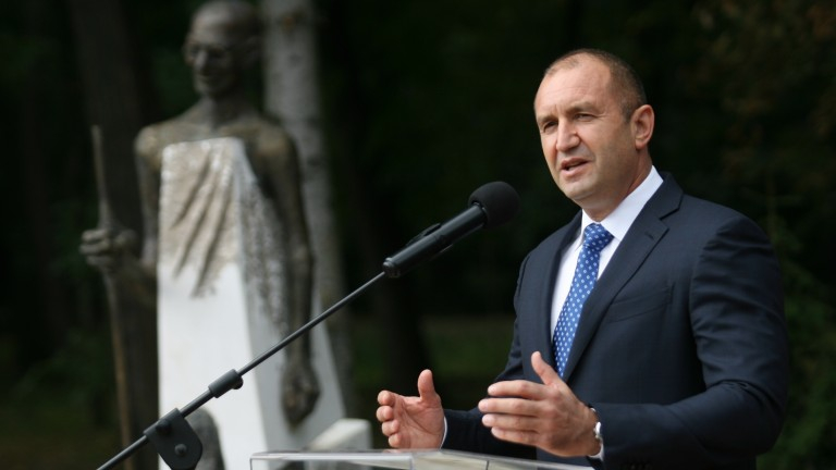 Двама президенти откриха паметник на Махатма Ганди в София (СНИМКИ)