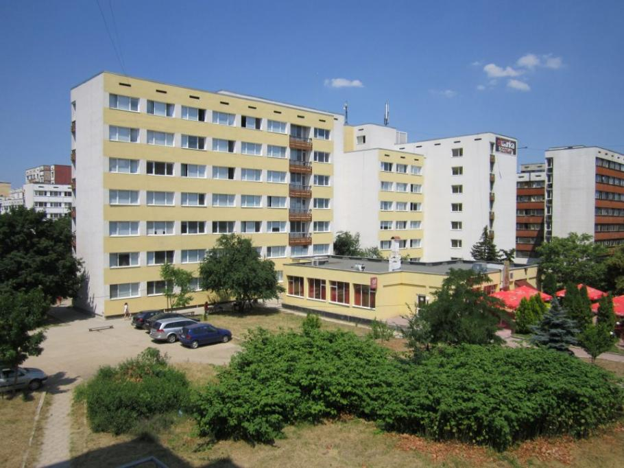 Студенти вдигат сватби за семейни общежития 