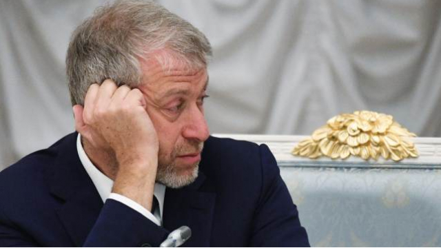 Властите на Острова се канят да конфискуват парите на Абрамович и още 100 руски олигарси