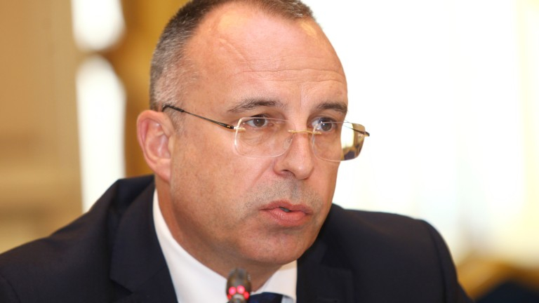 Ето къде прави тен министър Порожанов (СНИМКИ)