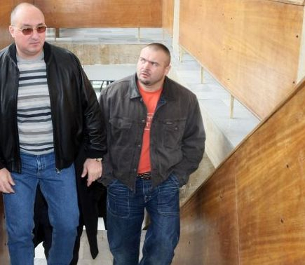 Брат Галев е потънал вдън земя, но от Сапарева баня го гонят да си плати…