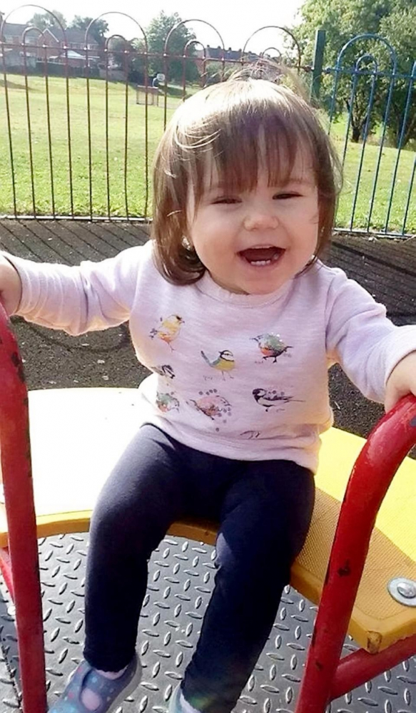 Невиждано зверство! Млада майка удуши малката си дъщеричка, за да отмъсти на бившия си (СНИМКИ)