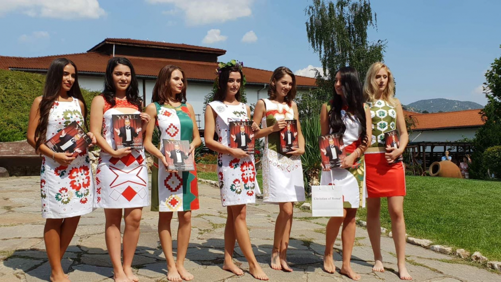 БЛИЦ TV: Чудна красавица грабна титлата Царица на виното (СНИМКИ)