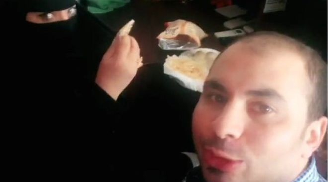 Шок! Арестуваха египтянин в Саудитска Арабия – закусвал с жена